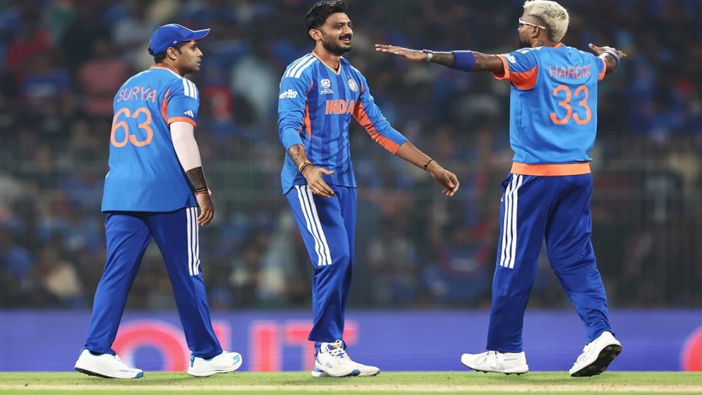 চেন্নাইয়ে রানের ঝড়,জিম্বাবুয়েকে উড়িয়ে সেমির লড়াইয়ে টিকে ভারত